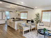 BEAUTIFUL, REMODELED HOME WITH EASY ACCESS TO LAKE AND RIVER - PET FRIENDLY