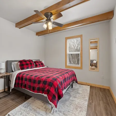 Cute Custer Cottage - Walk to restaurants and shopping Hotels in Custer