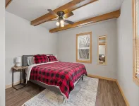 Cute Custer Cottage - Walk to restaurants and shopping
