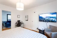 The Blue Sapphire: Modern & Stylish 2BR w/ 2 King Beds & Full Kitchen - Апартаменты