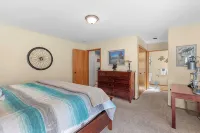 Golf Course View Condo • Quick Walk to Downtown Leavenworth & Resort Pools! - Boutique