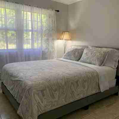 House in Mt Pocono, hot tub, arcade, ski & golf near by. Rooms