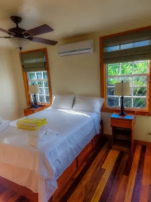 Coral Cottage at Low Caye Cottages 1 of 4 great cottages - Alojamientos