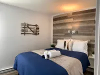 Luxurious condo in downtown Magog with wood fireplace and pool Hotels in Magog