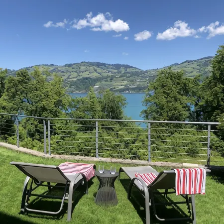 Vacation apartment on Lake Thun - magnificent views of the lake and mountains