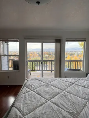 Large family sized home centrally located with stunning views. - balcony