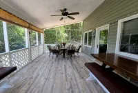 Serene, Spacious Lakefront Home in a Quiet Cove - Homestays