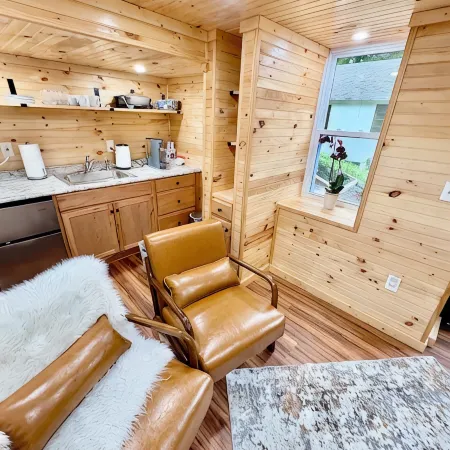 Cozy Rustic Walkout Basement Cabin in Historic Harpers Ferry