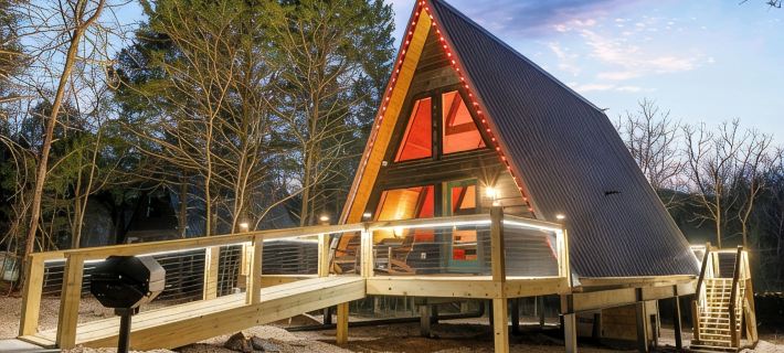 Ledcabin, See the Stars, w/Private Sauna, Hot Tub, on Creekfront Hotels in Boone County