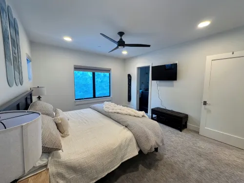 4 bedroom 3 bath with hot tub right on the mountain at Big Sky - balcony
