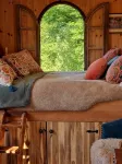 Romantic Luxury Shepherd’s Hut (Wagon) Near London & Windsor - Romantic