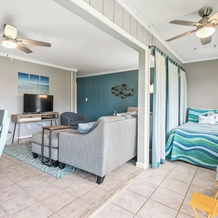 Blue Pearl 1 bedroom, 2 bath condo - sleeps 6 , Pet friendly.