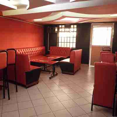 Nestwood Hotel Dining/Meeting Rooms