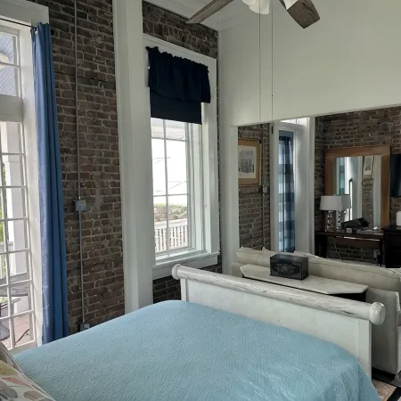 Heart of Downtown w Balcony by Dauphin St; walk to restaurants & shops SLEEPS 6!