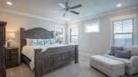Blue Pelican 2 Beachfront Vacation Rental Home - 4성급