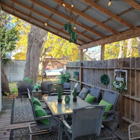 Hurry WE'Re Filling Fast! Downtown Short Walk to Food Bars & Ferrys. Sleeps 18!