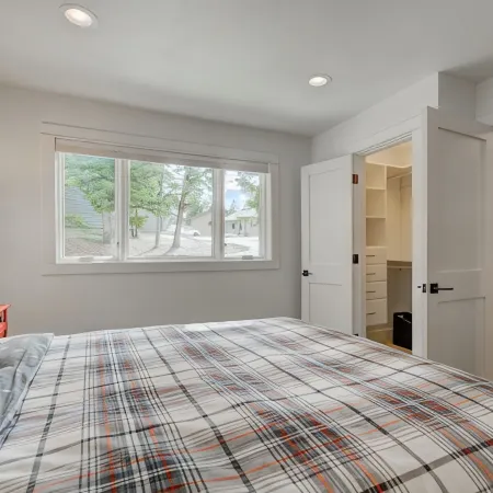 10-Minutes to Ski Resort, 2.5-Bedroom, Mountain Views, Hot Tub/Sauna