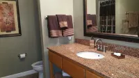 Luxury Riverfront Condo in Perfect Location near Tanger Outlets - Jakuzi