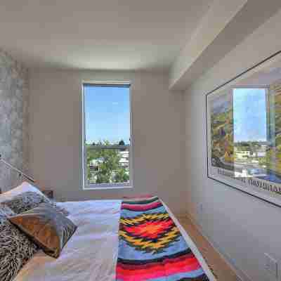 Easy Access to all things Bozeman - with indoor parking! Rooms