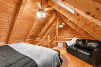 Cabin In Hocking Hills! Pet Friendly, Hot Tub, Secluded. - シャレー