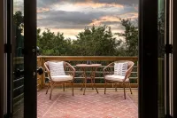 Couple's 2nd Story Lake House Retreat - Sup Boards + Bikes! - Apartments