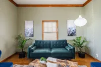 Downtown Bungalow | Fully Updated | Best KC Views - Bintang 2