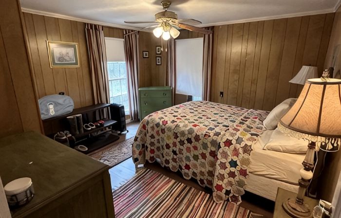 Cozy 2-Bedroom Cabin with AC  on the Pearl River in Angie. La