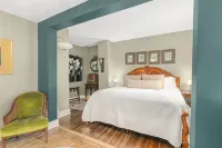 Luxury Cottage on the Potowomut River in Rhode Island 2bd/2b - Wifi