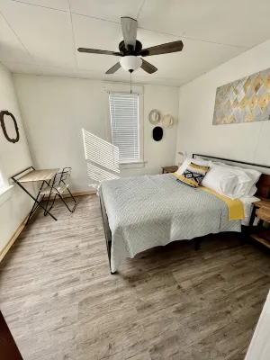 The Bungalow House; 2 Bed 1 bath; minutes from Cheyenne Bottoms! Pet Friendly. - 3-Star