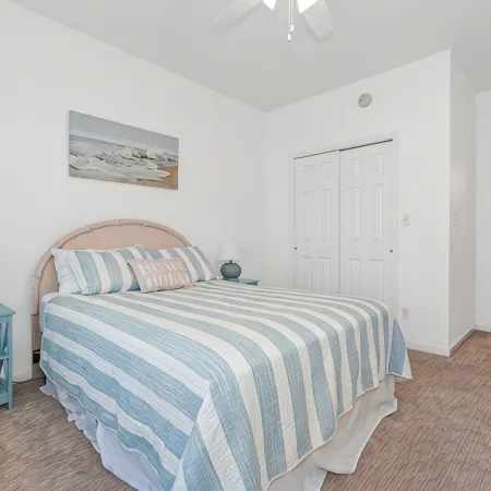 4 BR/4.5 BA luxury townhome in Bear Trap Dunes 2 min walk to all amenities