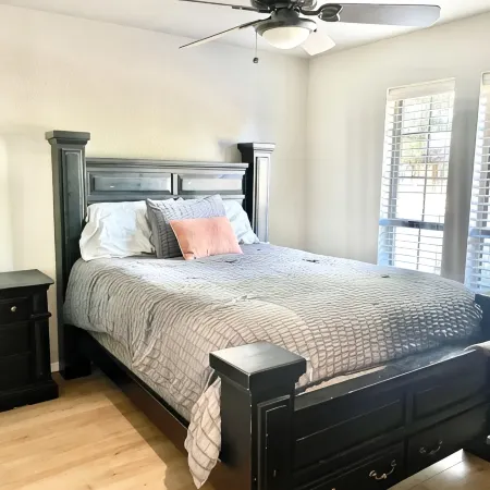 Large 3 bed/2 bath luxury home in central location!