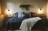 The Broken Windmilll Inn Ontario Farm Retreat - 3-Star
