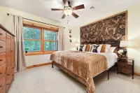 Logged & Loaded Cabin! 9Min to WISP! Hot tub, fire pit! Pets! EV charger! - 4성급