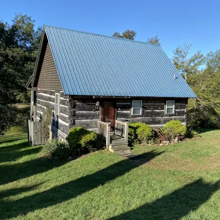Cozy Log Cabin Near the Parkway