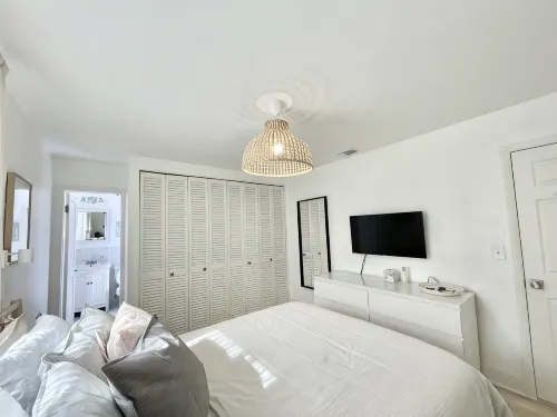 Peaceful and cozy beach house in North Naples - 2성급