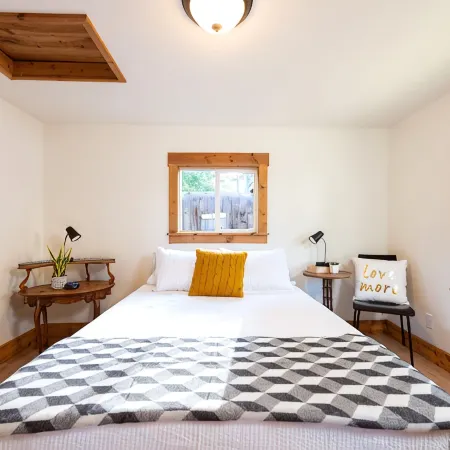 ~LARGE WESTSIDE HOME~ Walk to everything! Welcome to KINGSTON HOUSE