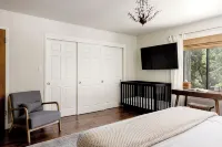 Serene Creekfront Cabin 2000 Sqft | 20Min to Yosemite - balcón