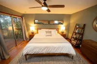 Tranquil Forested Cabin with Sauna, Home Gym, & AC - Boutique