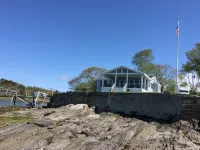 Rose Cottage Oceanfront with Private Dock -  Privatzimmer