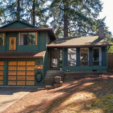 Charming 4-bedroom family home in Beaverton with AC, fitness room, WiFi