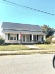 Bison Hall 7, no cleaning fee, near court square - 3-Star