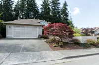Wooded OasisA Modern & Cosy MIL Suite with a Private Hot Tub & Pool. - 3-Star