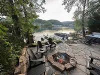 Warluskee Luxury Lakefront Cottage w/ Hot Tub - 4-Star