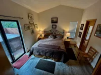 Sunriver Book Early and Save! Great, Quiet Location! 3 Bd/2 ba/Hot Tub! A/C! - balkon