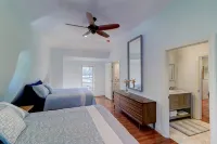 Stunning Charleston Garden & Private Koi Pond - บ้านพักหลังเล็ก