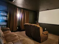 Spacious Riverside Four Bedroom Retreat - Wifi