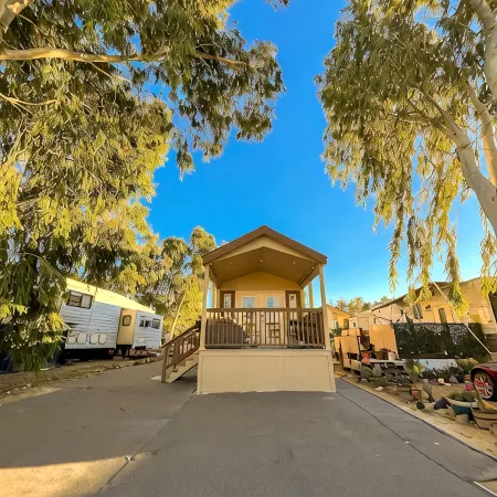 Stylish Oasis Tiny Home Pool Hot Tub Pickleball Bullhead City 10 min to Laughlin