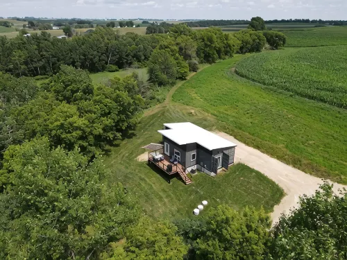 Quiet countryside shipping container home. Relax or enjoy outdoor recreation - 3-Sterne