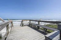 The Beach Pad~5 Min Walk to Beach~Pool-Boat Access - Boutique