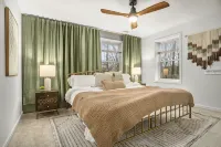 Luxe Design, Hot Tub, Sauna, Sleeps 14, Pets OK - WiFi